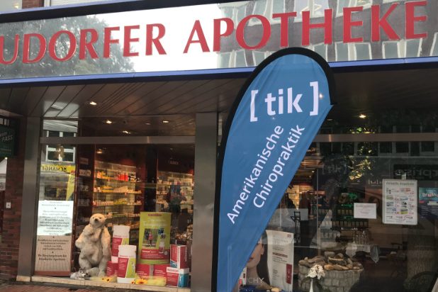 Tik am Tibarg > Marei Schachschneider > Amerikanische Chiropraktik > Info-Veranstaltung Tour in der Heudorfer Apotheke - ein Rückblick > 825x412