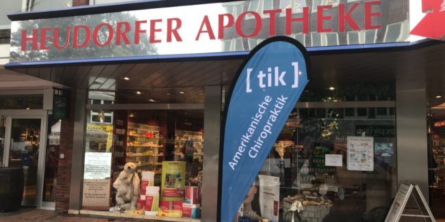 TikamTibarg_MareiSchachschneider_OnTour_in_der_Heudorfer_Apotheke Tik am Tibarg > Marei Schachschneider > Amerikanische Chiropraktik > Info-Veranstaltung Tour in der Heudorfer Apotheke - ein Rückblick > 825x412