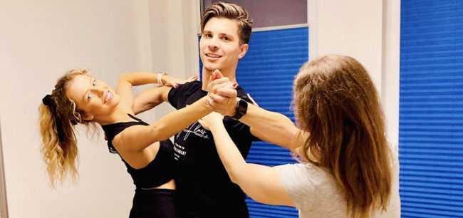 MareiSchachschneider_Titel_tanz Tik am Tibarg > Chiropraktik im Leistungssport - Tanz > 1600x752